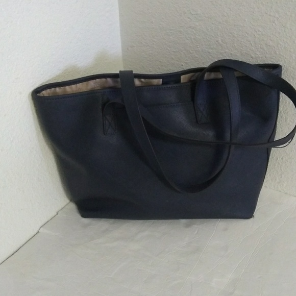 Michael Kors Navy Blue Bag. - Picture 5 of 7